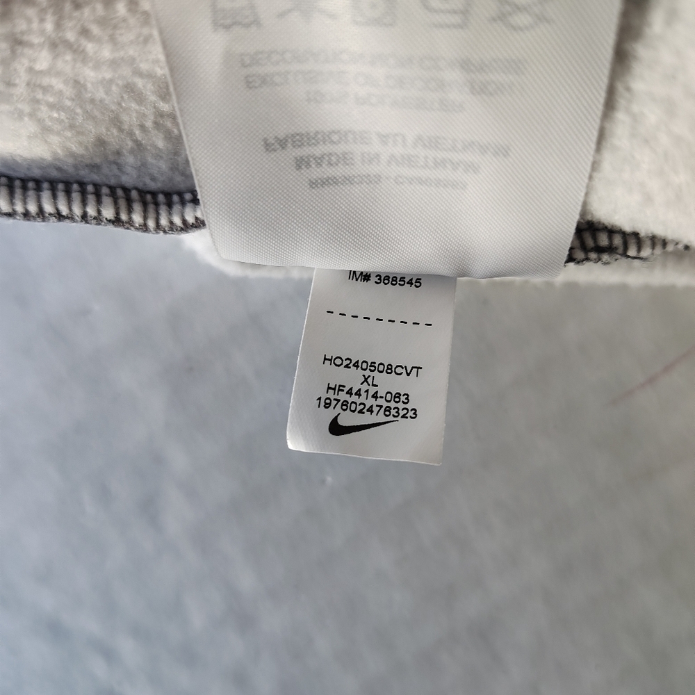 Nike Therma-Fit Hoodie Gray Youth Size XL Sweatshirt Thumb Holes Stain Repel - Picture 3 of 16